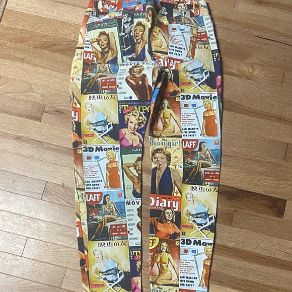 Marilyn Monroe all over print jeans  W/31 L/29 - Picture 9 of 11